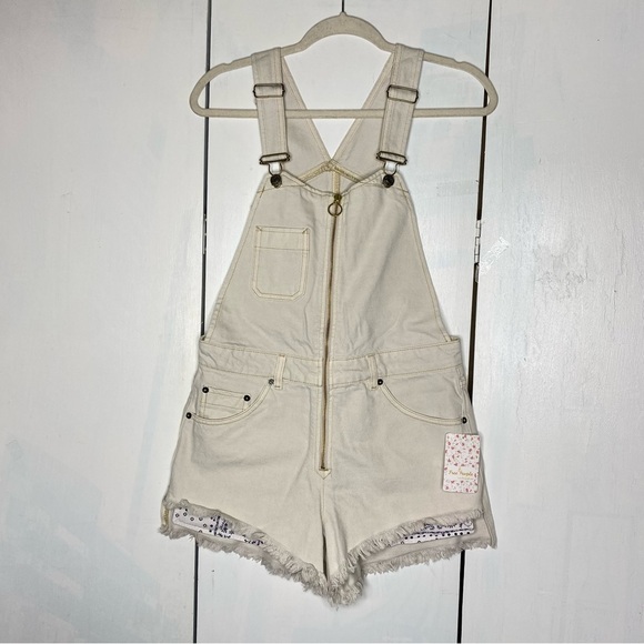 NWT Free People We The Free Sunkissed Overalls Shorts in Off White Size 2 - Picture 3 of 11